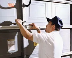 Garage Door Solution Service Lakewood, CO 303-952-4234 - rep-gdr-16m